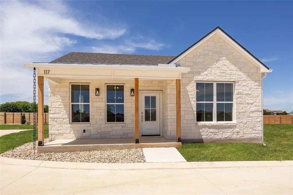 802 S Creek St #100, Fredericksburg, TX 78624 - #1