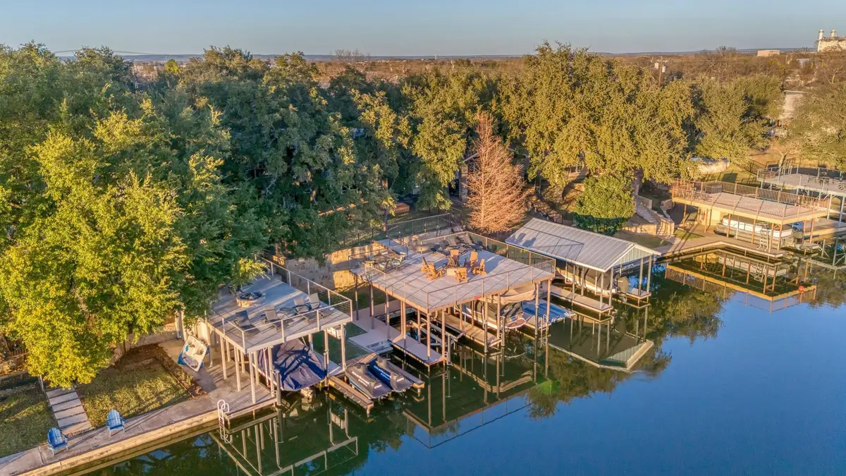 450 Pecan Creek Dr, Horseshoe Bay, TX 78657 - Image #1