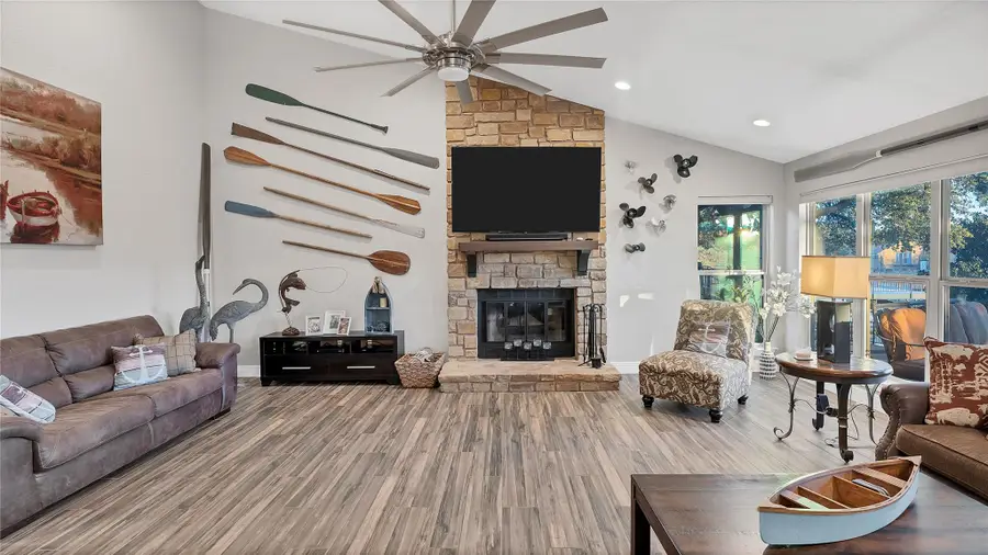 450 Pecan Creek Dr, Horseshoe Bay, TX 78657 - Image #2