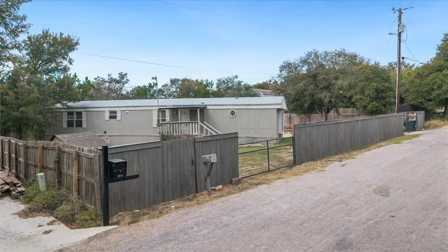 1611 San Gabriel Ranch Rd, Liberty Hill, TX 78642 - Image #2