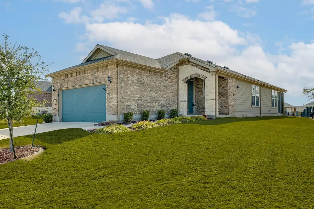 911 Saratoga Ln, Georgetown, TX 78633 - #1