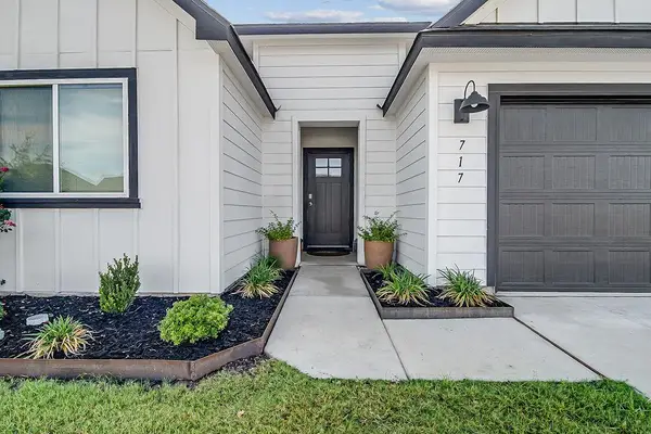 717 Tranquility Ln, Fredericksburg, TX 78624