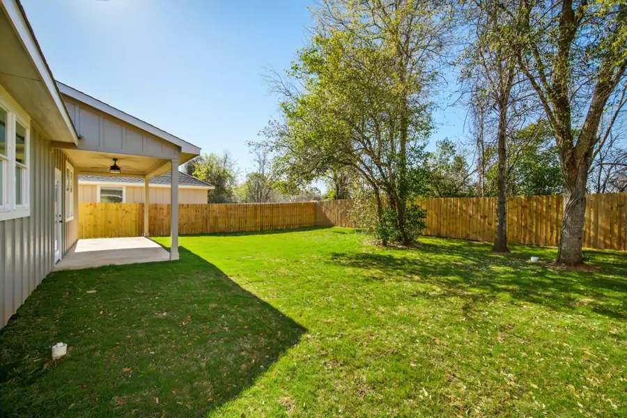 109 Callie St, Smithville, TX 78957 - Image #2