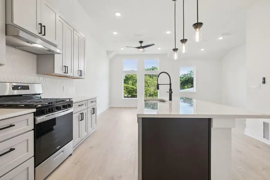 200 W 56th St #1103, Austin, TX 78751 - Image #3