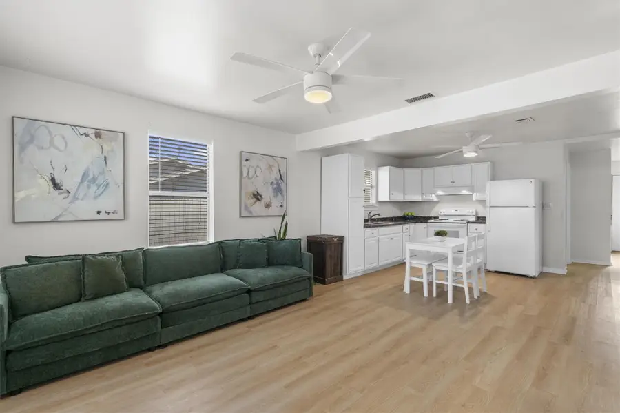 121 Jackson St, Elgin, TX 78621 - #2