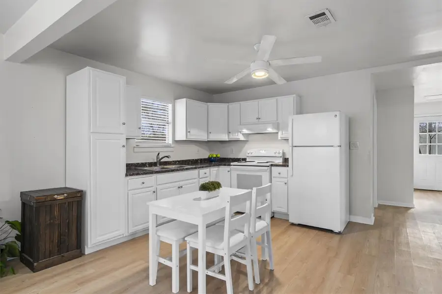 121 Jackson St, Elgin, TX 78621 - #3