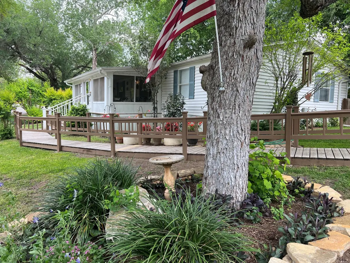 356 River Bend Dr, New Braunfels, TX 78130 - #1