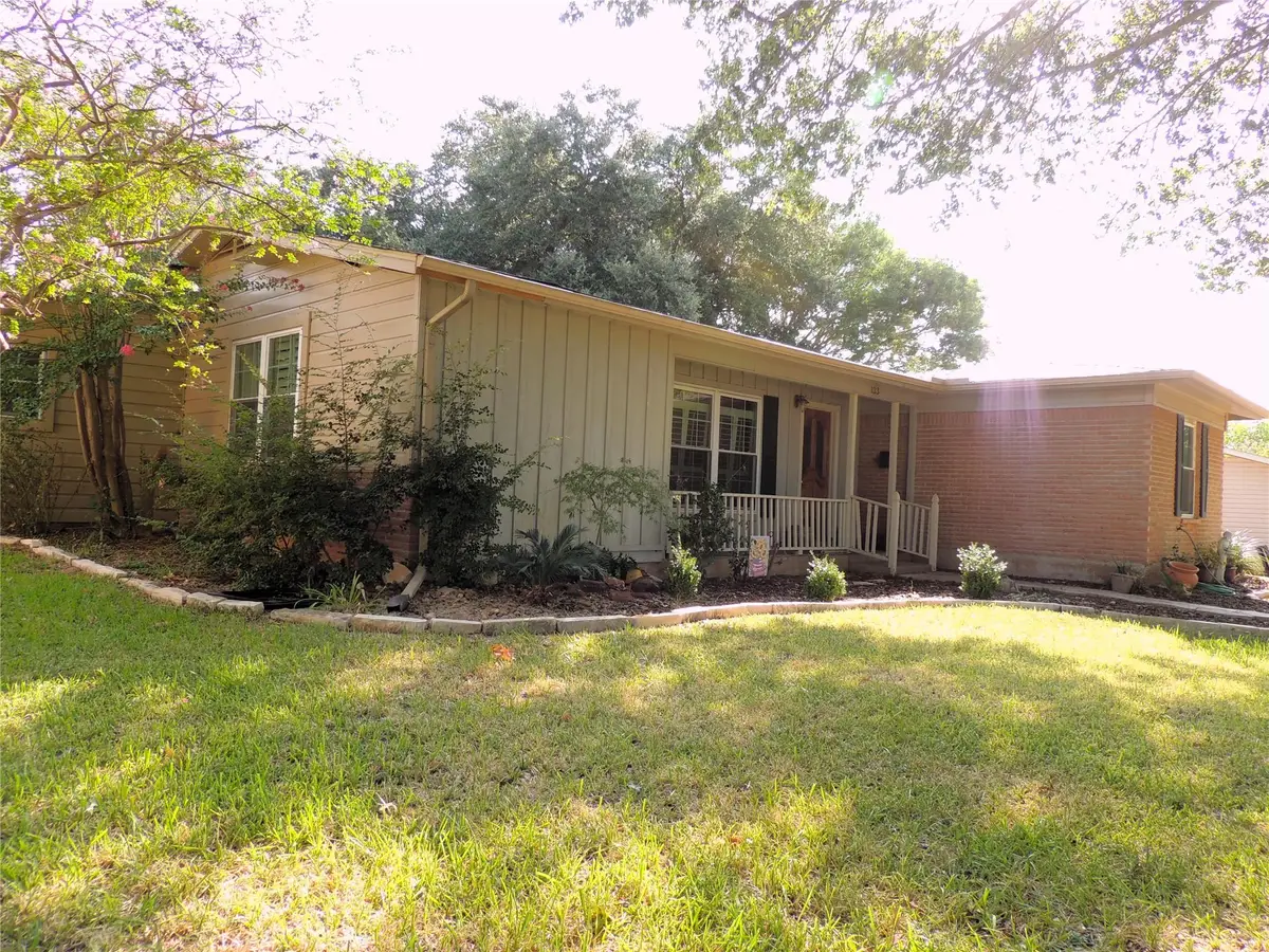 133 Hillcrest Dr, Luling, TX 78648 - #1