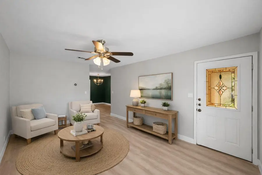 902 Emerald Wood Dr, Austin, TX 78745 - #2