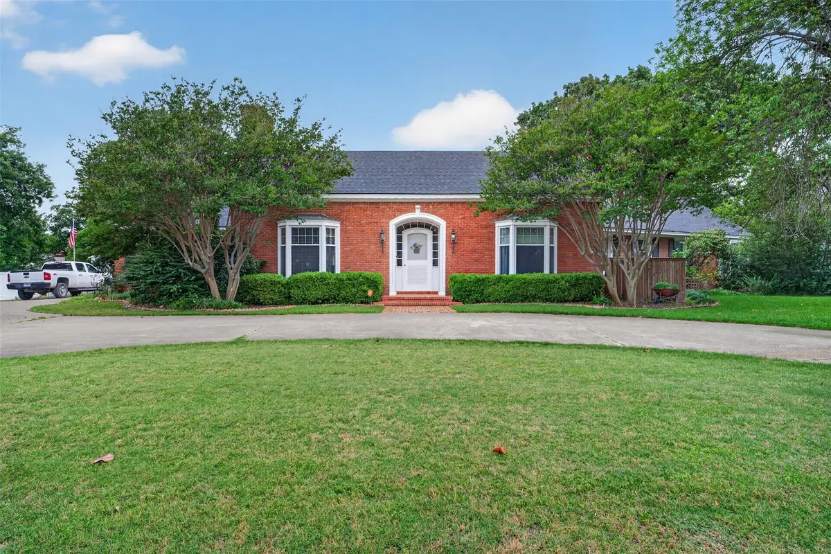 437 Craig St, Hillsboro, TX 76645 - #1