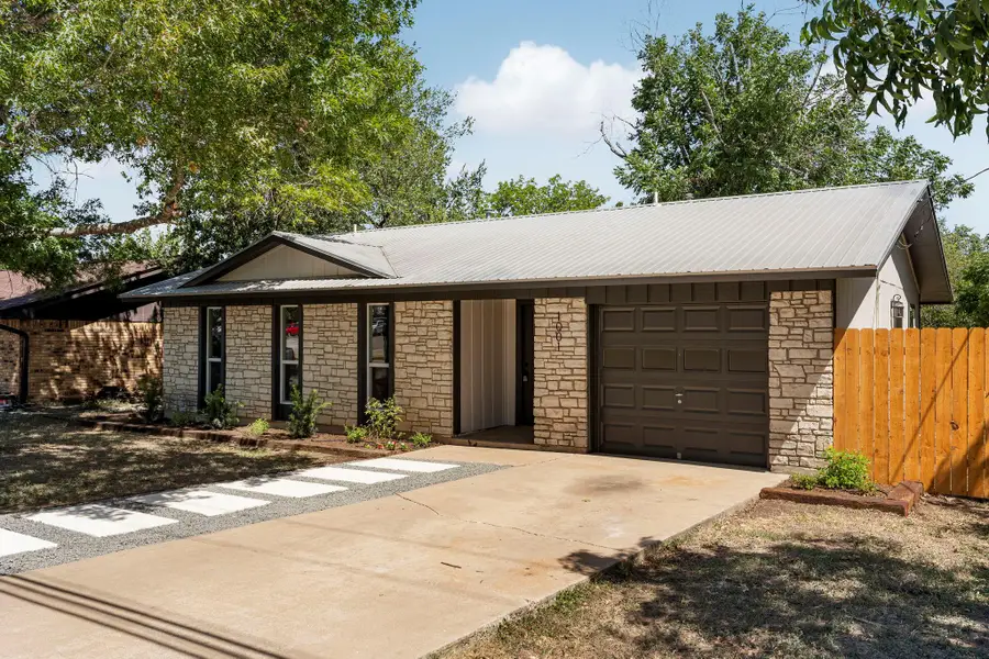 1001 W 17th St, Georgetown, TX 78626 - #2