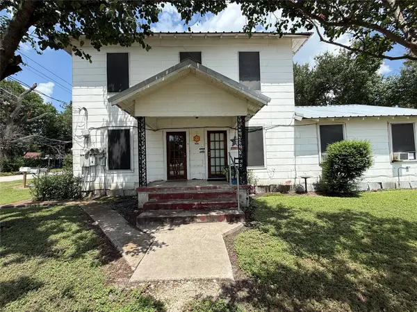 100 N 1st St, Thorndale, TX 76577