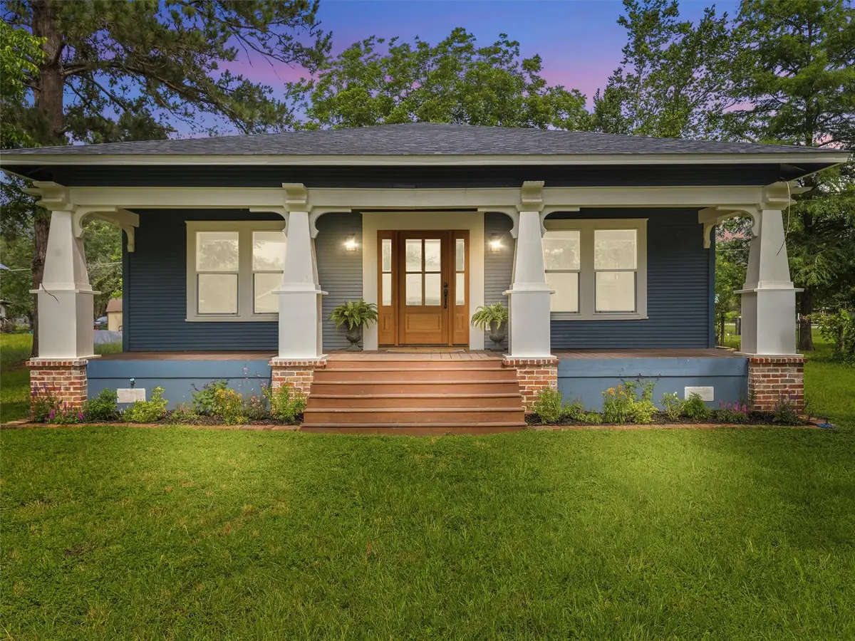302 Hill St, Smithville, TX 78957 - #1