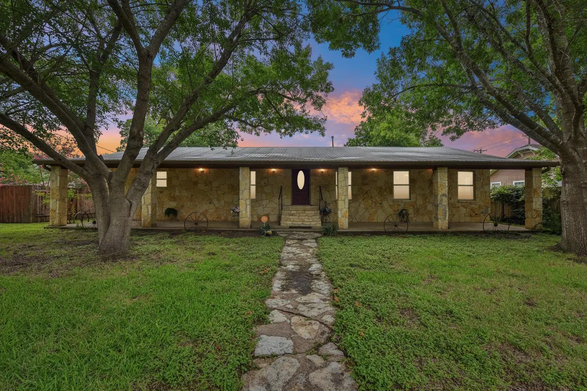 205 N Avenue E, Elgin, TX 78621 - #1