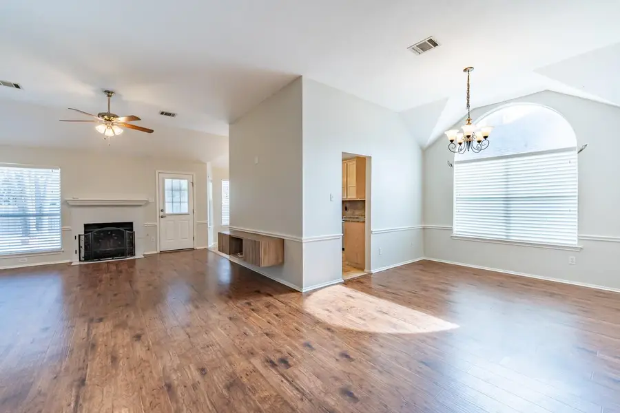 304 Mesa Verde St, Cedar Park, TX 78613 - Image #3