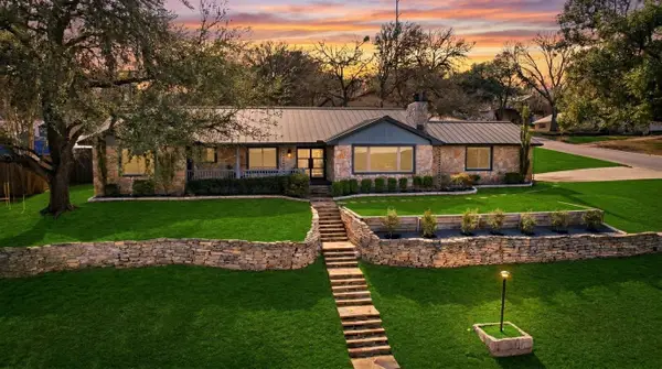 417 Oak Ridge Dr, San Marcos, TX 78666