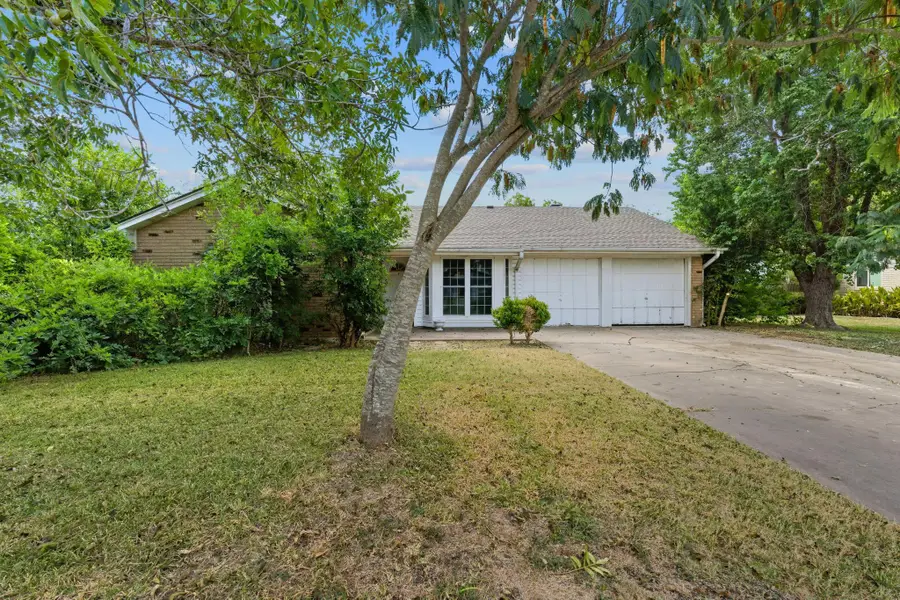 2405 Grace St, Taylor, TX 76574 - Image #2