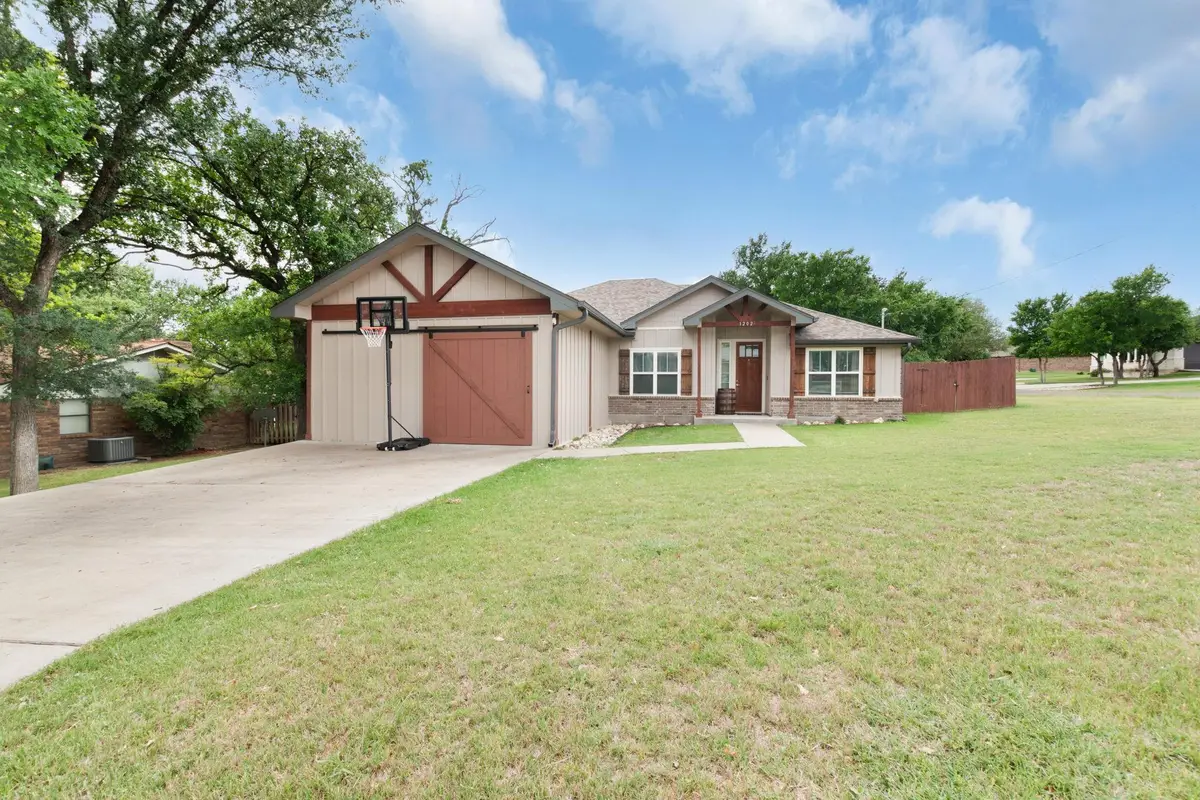 1202 S Willis St, Lampasas, TX 76550 - #1