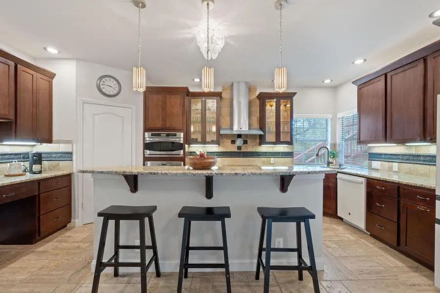 409 Explorer, Lakeway, TX 78734 - Image #3