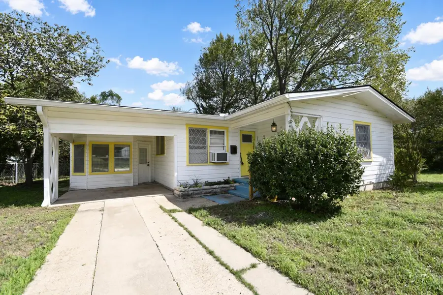 548 Bowser St, Rockdale, TX 76567 - #2