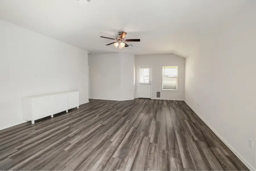 1828 T H Johnson Dr, Taylor, TX 76574 - Image #3