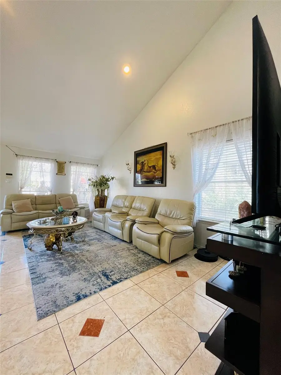 1021 Traci Michelle Dr, Pflugerville, TX 78660 - Image #2