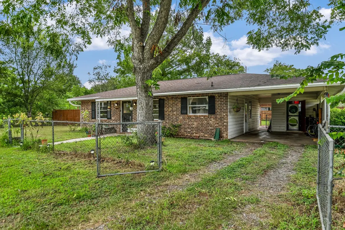407 Hill St, Smithville, TX 78957 - #1