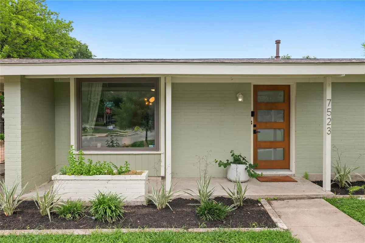 7523 Meadowview Ln, Austin, TX 78752 - #1