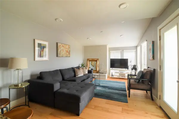 909 Reinli St #221, Austin, TX 78751