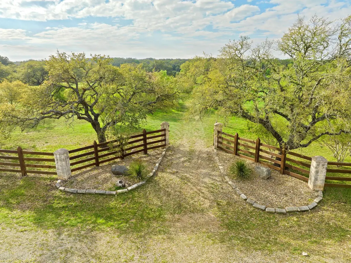 415 E Bartlett Dr, Buda, TX 78610 - #1