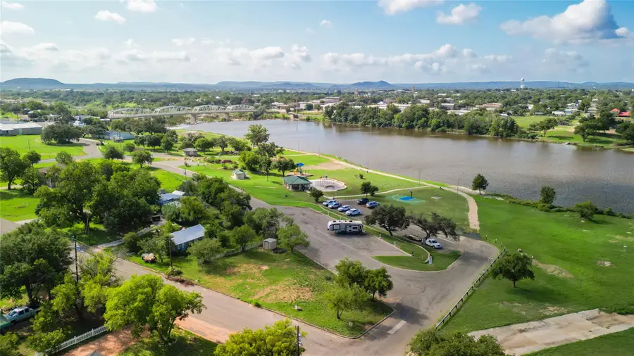 408 W Tarrant St, Llano, TX 78643 - Image #2