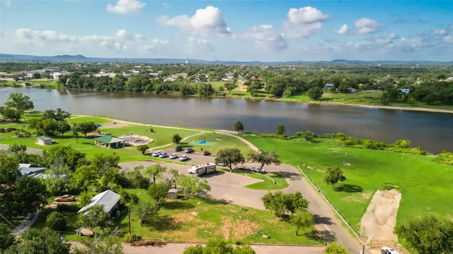 408 W Tarrant St, Llano, TX 78643 - Image #3