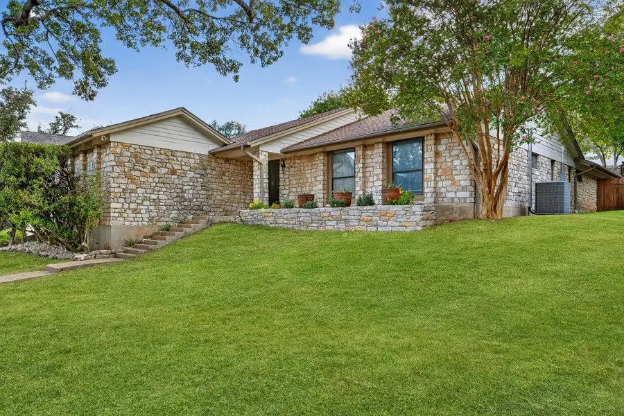 2202 Cypress Pt E, Austin, TX 78746 - Image #3
