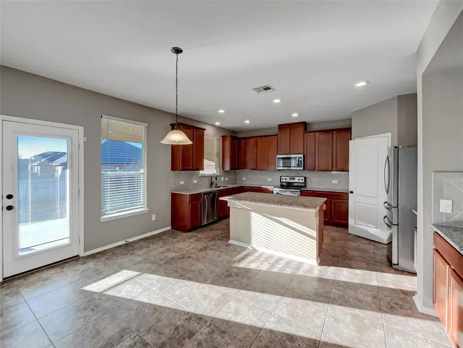 201 Phillips Dr, Kyle, TX 78640 - Image #2