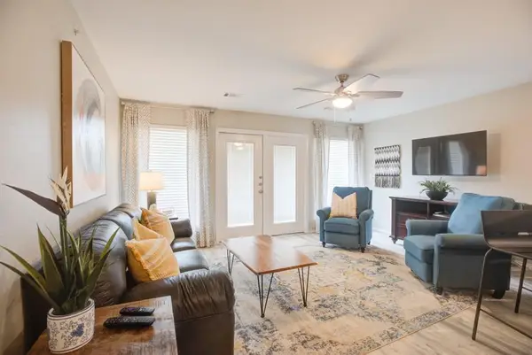 730 E Mather St #J202, New Braunfels, TX 78130