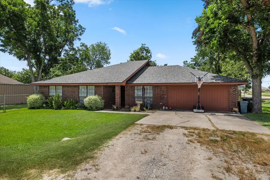 309 W Moerbe Dr, Thorndale, TX 76577 - #2