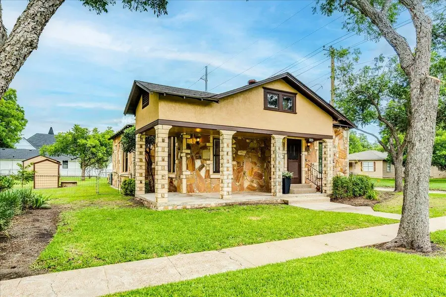305 W Ash St, Granger, TX 76530 - #3