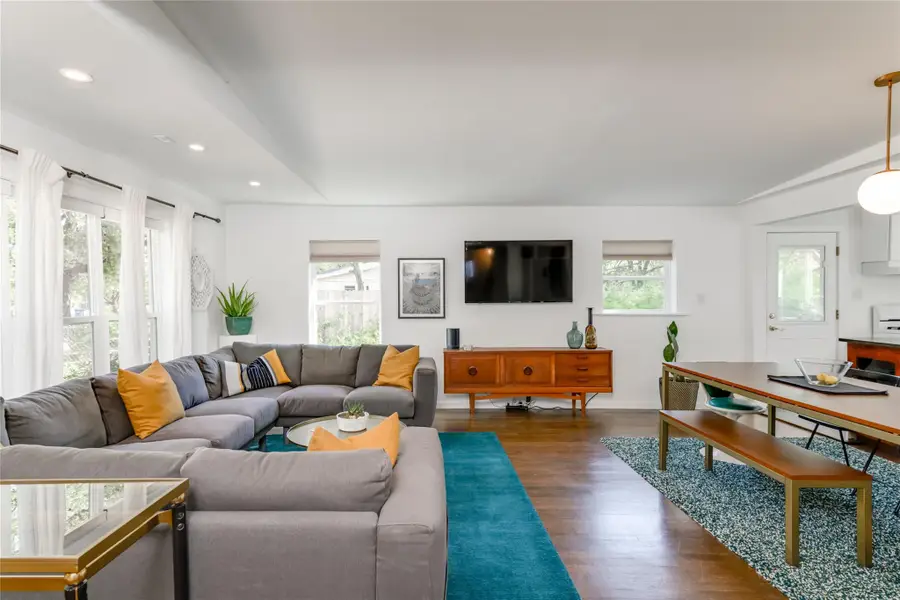 5323 Downs Dr, Austin, TX 78721 - Image #2