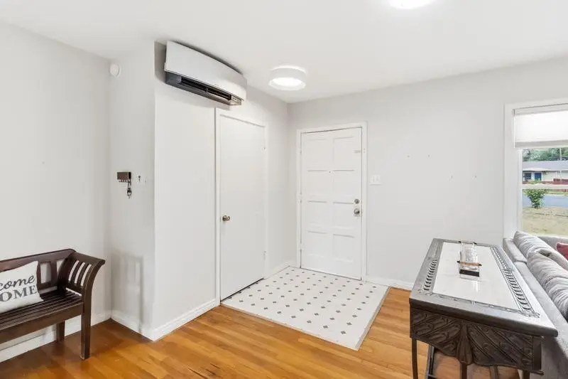 605 W 11th St, Elgin, TX 78621 - #3