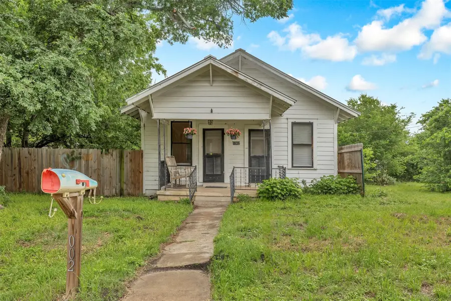 1002 Washburn St, Taylor, TX 76574 - #2