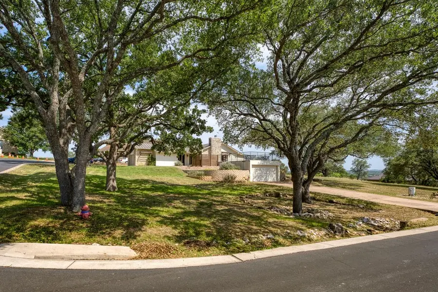 305 Onyx Dr, Horseshoe Bay, TX 78657 - #2