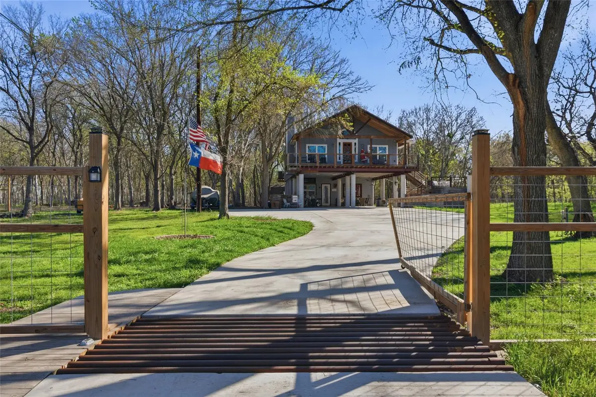 121 Lakeside Dr, Seguin, TX 78155 - #1