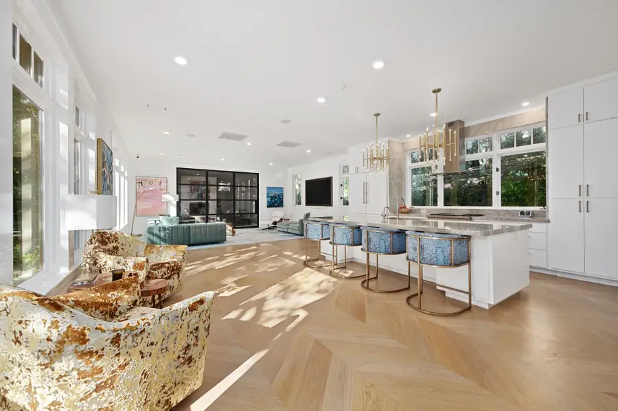 2406 Pemberton Pkwy, Austin, TX 78703 - Image #2