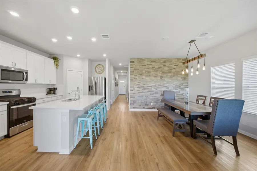 904 View Dr, Georgetown, TX 78628 - #3