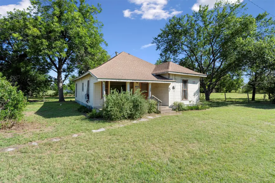 1104 E Umlang St, Thorndale, TX 76577 - Image #3