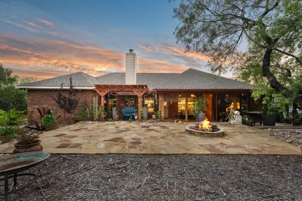207 Cove Creek Dr, Spicewood, TX 78669
