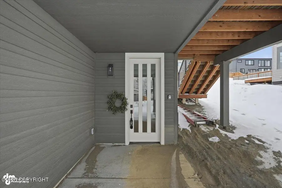 5372 Sandhill Loop, Anchorage, AK 99502 - Image #2