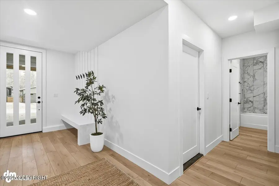 5372 Sandhill Loop, Anchorage, AK 99502 - Image #3