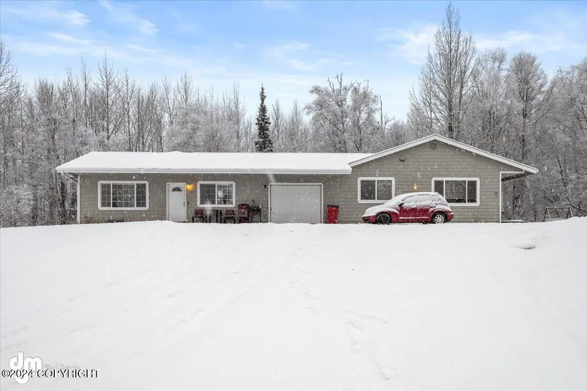 937 W Auklet Avenue, Palmer, AK 99645 - Image #1