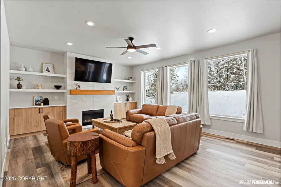 9203 Strutz Avenue, Anchorage, AK 99507 - Image #2